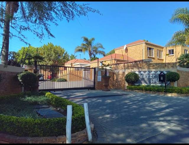 4 BEDROOM TOWNHOUSE FOR SALE IN AMOROSA